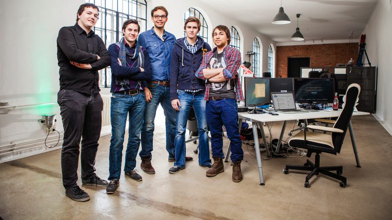 Das Prescreen-Team und ihre Computer. © Prescreen