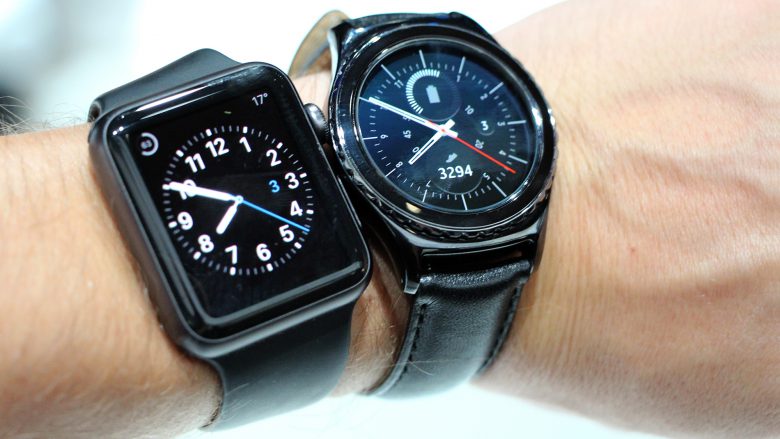 Apple Watch vs. Samsung Gear S2. © Jakob Steinschaden