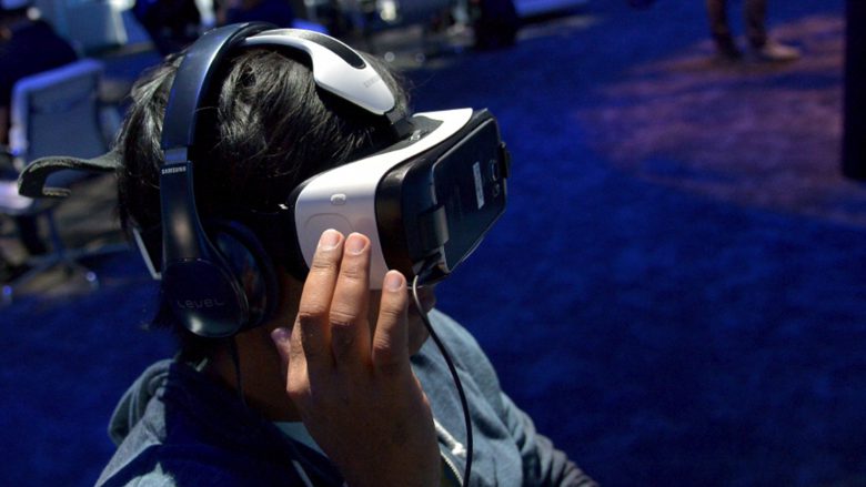 Samsungs Gear VR braucht ein Smartphone, das als Display dient. © Samsung
