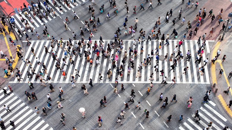 Die berühmten Zebrastreifen und Menschenmassen der Shibua Crossing. © Fotolia/eyetronic