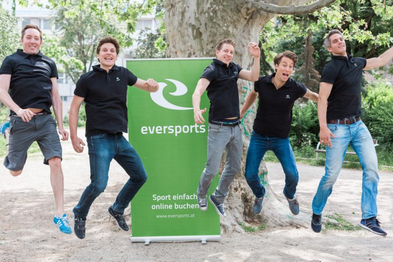 Klassisches Start-up-Sprung-Foto, diesmal vom Eversports-Team. © Eversports.com