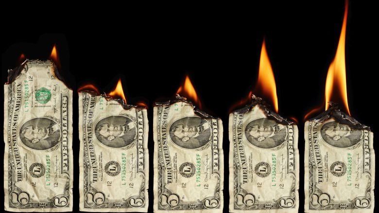 Burn, Dollar, burn. © Fotolia/Nik Merkulov