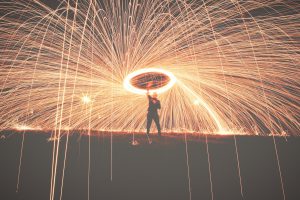 Ihr sprüht nur so vor Ideen und Vorsätzen für das neue Jahr? Mit diesen Talks schafft ihr es fix, sie auch umzusetzen! © Riley McCullough / Unsplash