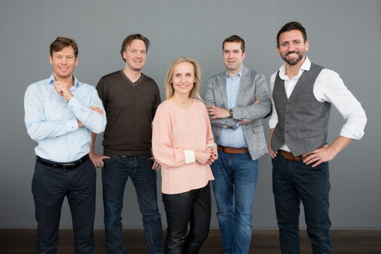 v.l.n.r.: Thomas Polak (Uniqa), Markus Wagner (i5invest), Eveline Steinberger-Kern (Blue Minds Group), Dominik Greiner (Camouflage Ventures) und Hassen Kirmaci (weXelerate) knüpfen mit weXelerate ein Super-Netzwerk für Startups. Bildquelle: Anna Rauchenberger