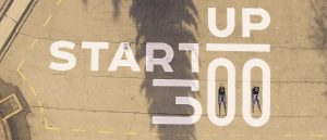 Startup300-Gründer Michael Eisler und Bernhard Lehner aus Drohnenperspektive im Hof der Tabakfabrik © startup300