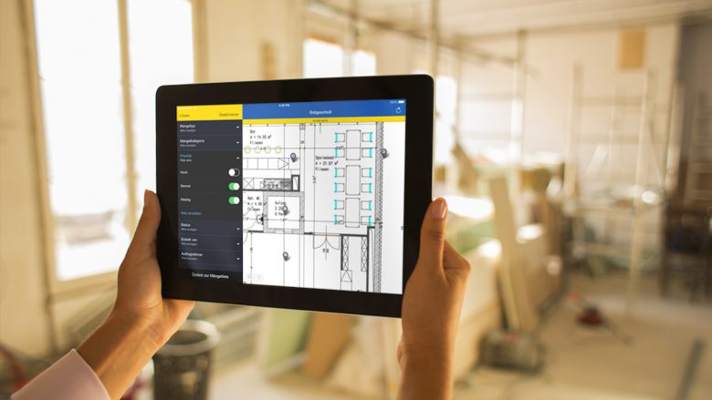 Mit dem iPad auf der Baustelle. © PlanRadar
