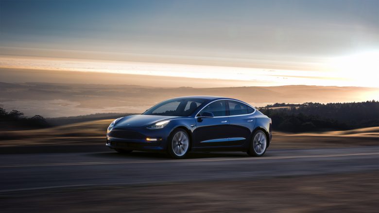 Das Model 3 in blau. © Tesla Motors