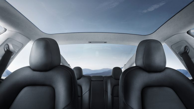 Das Model 3 mit Glasdach. © Tesla Motors