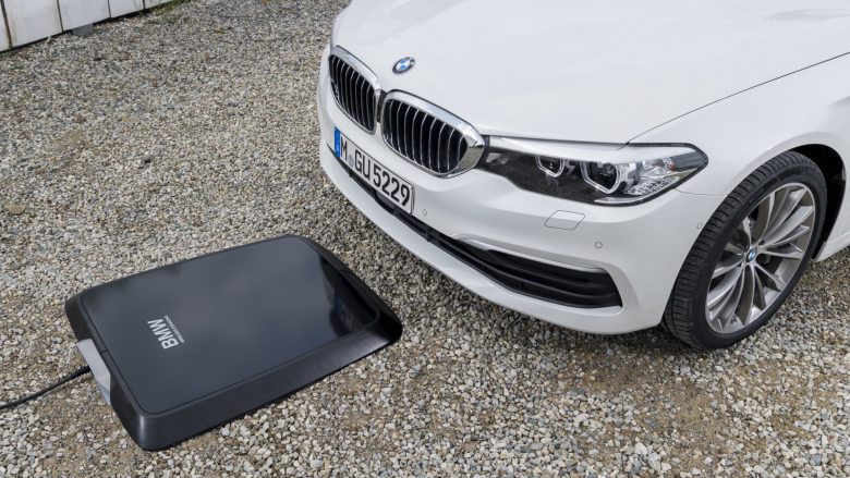 Der Wireless Charger von BMW. © BMW