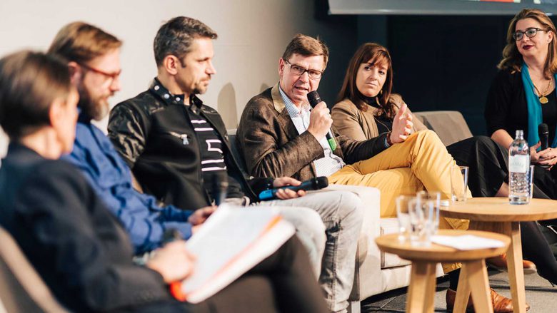 Andreas Kern (Wikifolio), Michael Altrichter, Werner Wutscher, Dahlia Prezosa (Post) und Selma prodanovic am Podium. © Marcella Ruiz Cruz