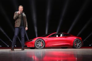 Elon Musk präsentiert den Tesla Roadster 2. © Tesla Motors