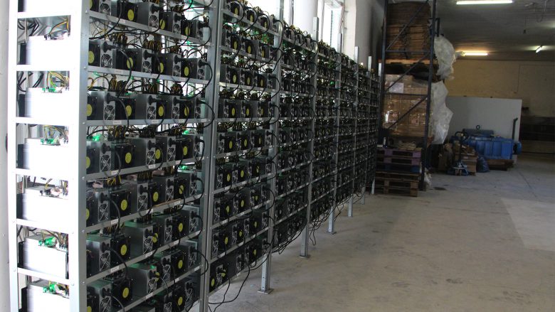 ASICs-Mining-Rigs von HydroMiner. © Jakob Steinschaden