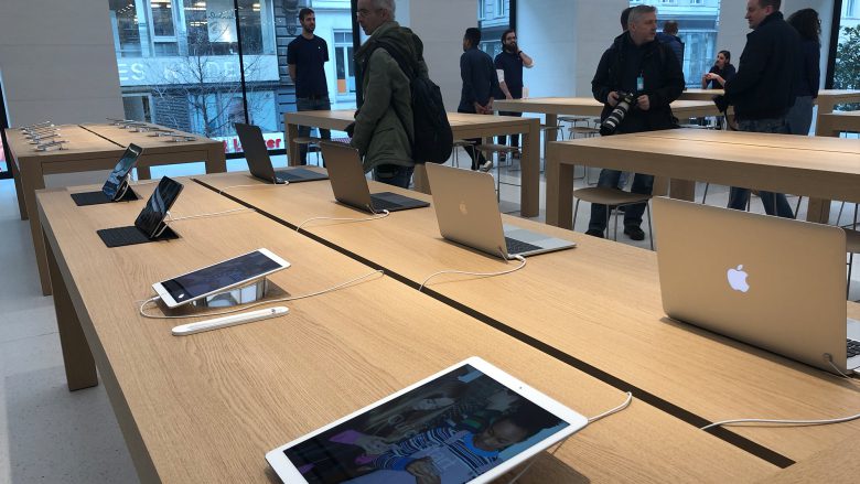 Im Apple Store Wien. © Jakob Steinschaden