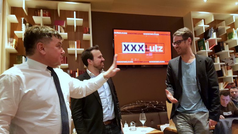 Heinrich Prokop, Markus Kainz und Bastian Kellhofer beim "2 Minuten 2 Millionen"-Viewing. © Trending Topics