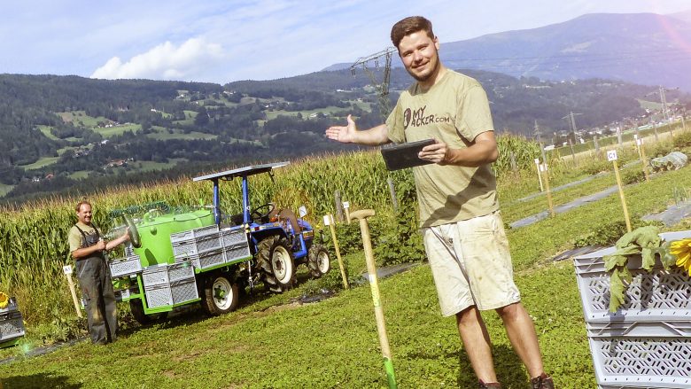 Die beiden Gründer auf ihrem Acker in Oberkärnten. © myAcker