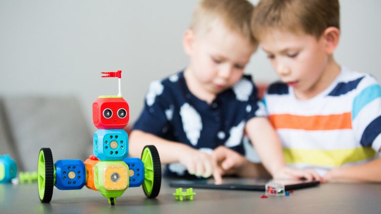 Spielzeug mit Sinn: Programmieren ist eine der wichtigsten Kompetenzen der Zukunft. © Robo Wunderkind