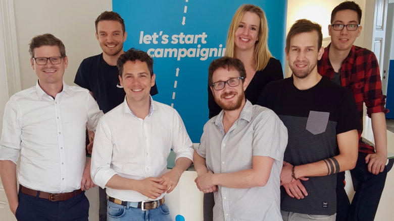 Das Entwickler-Team des Campaigning Bureau rund um Geschäftsführer Philipp Maderthaner (vorne links). © Campaigning Bureau