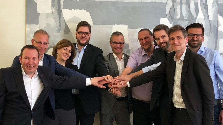 Vlnr. Jürgen Milde-Ennöckl (tecnet), Michel Ozanian (ALE), Doris Agneter (tecnet), Andreas Granig (Sipwise), Bernd Stangl (ALE), Werner Zahnt (Speedinvest), Daniel Tiefnig (Sipwise), Gernot Fuchs (Sipwise) und Atilla Ceylan (Sipwise). ©tecnet