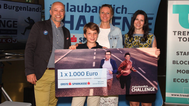 Emanuel Bröderbauer (Erste Bank), Petra Ott mit Sohn Fabian (Die Schlaue Box) und Katharina Ehrenfellner (Conda). © Trending Topics