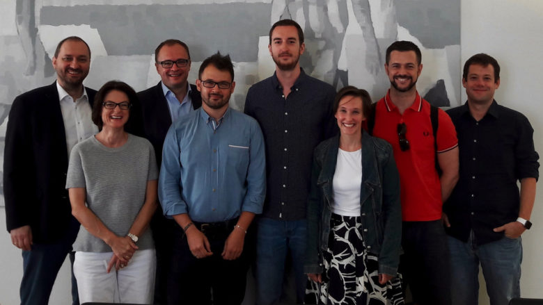 Das tubics-Team im Kreis der Investoren. © tubics