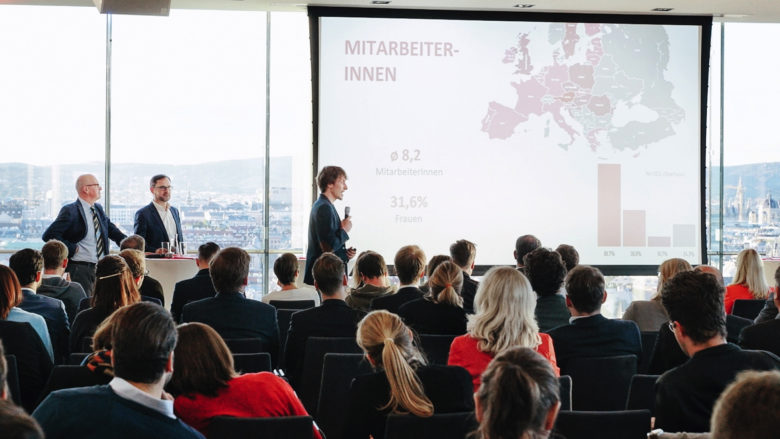 Markus Raunig präsentiert in der Skylounge der WKO. © Austrian Startups