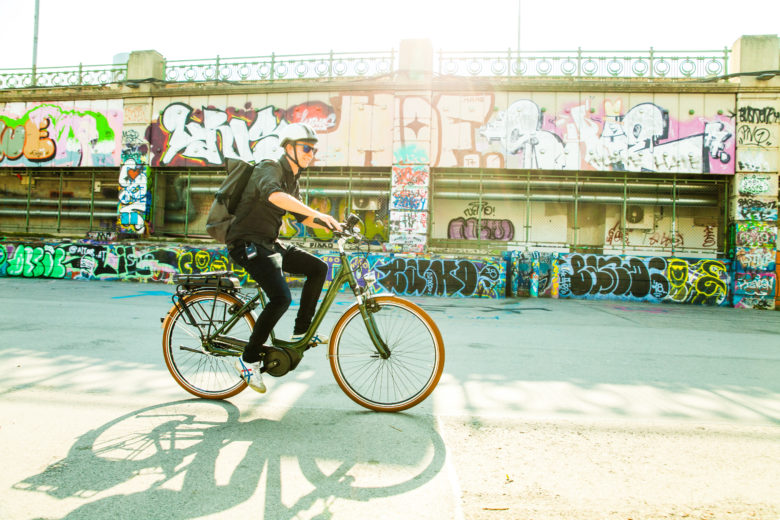 Jakob Steinschaden von Trending Topics am Elektrofahrrad. © Romar Ferry