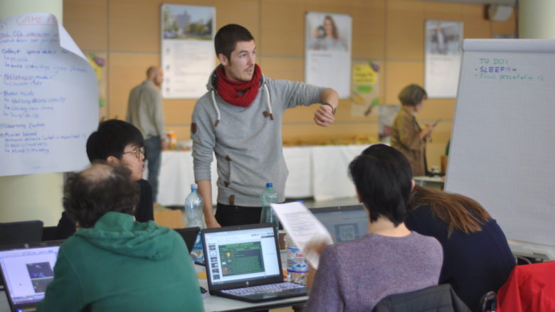 Das Siegerteam des Globart SpaceHack bei der Arbeit. © Globart