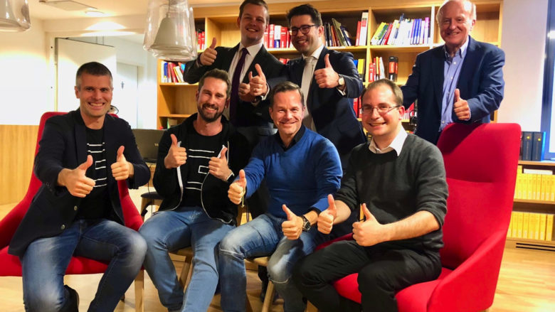 Michael Eisler (Vorstand startup300 AG), Daniel Horak (Vorstand Conda AG), Hannes Schlager (Brandl & Talos), Bernhard Lehner (Vorstand startup300), Martin Kollar (Brandl & Talos), Paul Pöltner (Vorstand Conda AG) und Hans Zavesky (Aufsichtsratsvorsitzender Conda AG) beim Deal-Signing. © startup300/Conda