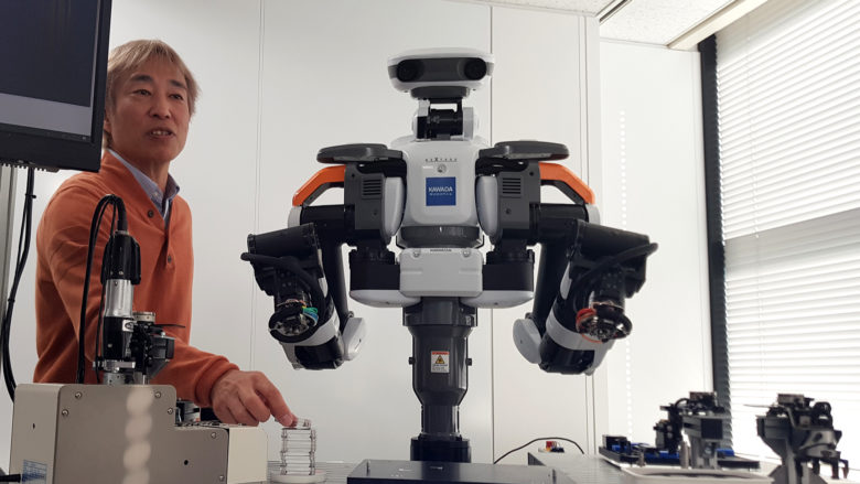 Nextage von Kawada Robotics schraubt, steckt und sortiert in Fabriken © Trending Topics