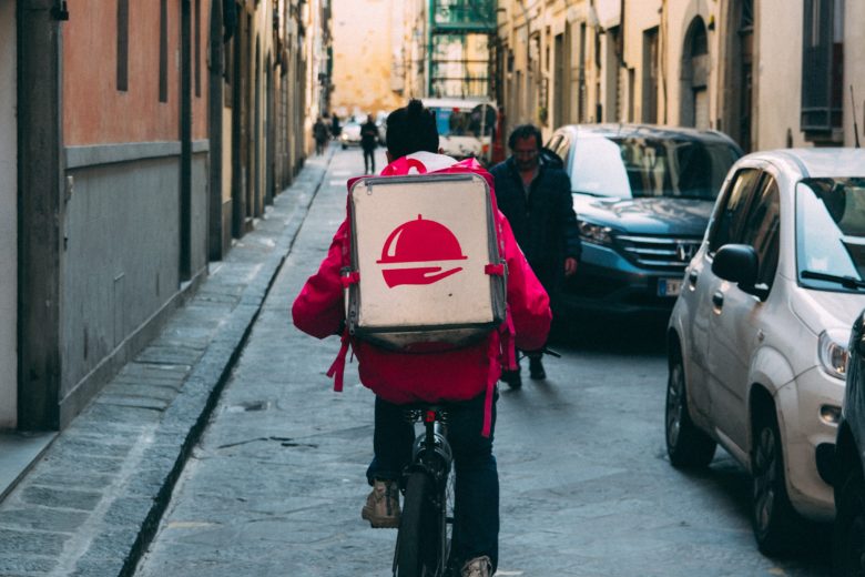 Essenszusteller am Fahrrad. © Kai Pilger via Unsplash