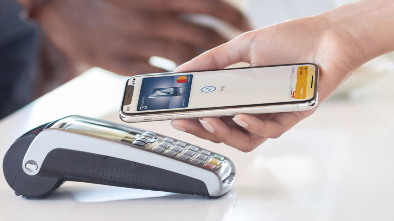 Mit Apple Pay am NFC-Terminal bezahlen. © Apple