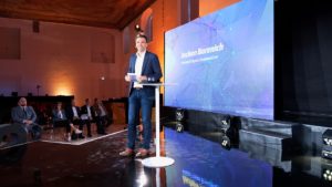 Jochen Borenich, Vorstand der Kapsch BusinessCom, eröffnet den Security Day 2019 © Trending Topics