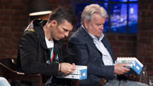 Florian Gschwandtner und Hans-Peter Haselsteiner begutachten Pillbase in der neunten Folge 2 Minuten 2 Millionen © Gerry Frank