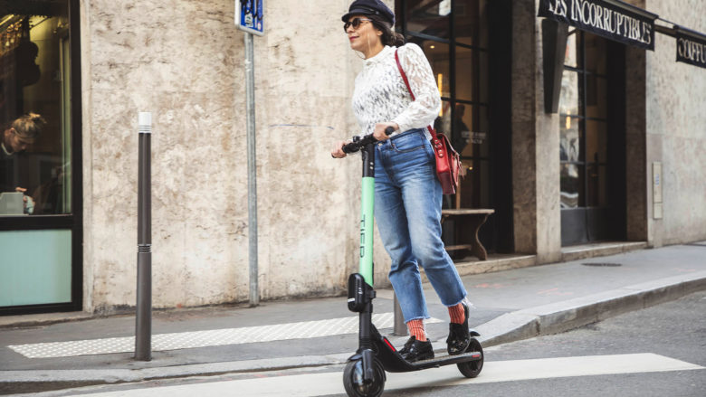 Rollerfahren mit dem E-Scooter. © Tier Mobility