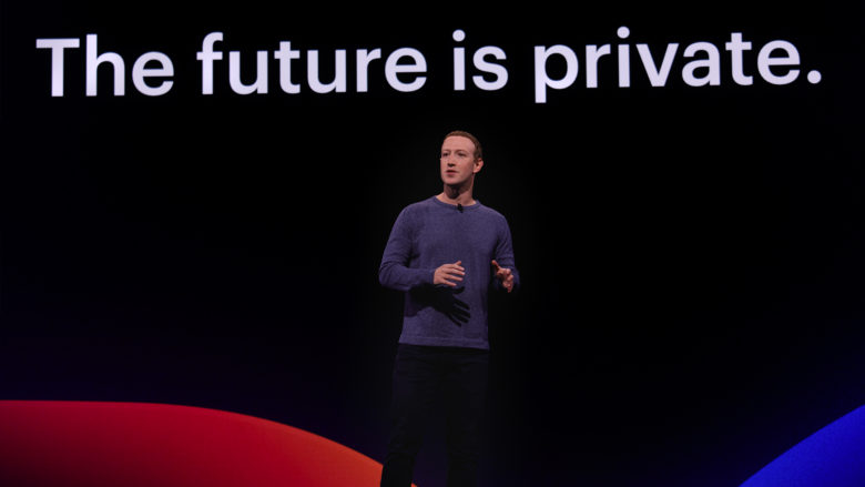 Mark Zuckerberg präsentiert auf der F8-Konferenz in Kalifornien. © Facebook
