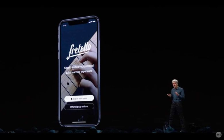 Apple-Software-Chef Craig Federighi zeigt Fretello-App. © Apple