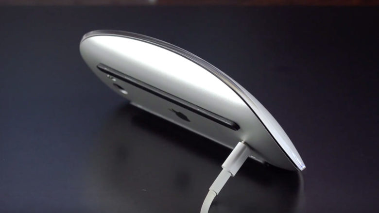 Da Lademöglichkeit der kabellosen Apple Mouse. © reddit