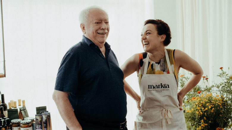 markta-Gründerin Theresa Imre mit dem ehemaligen Bürgermeister Wiens, Michael Häupl. © JENN AND THE CAMERA