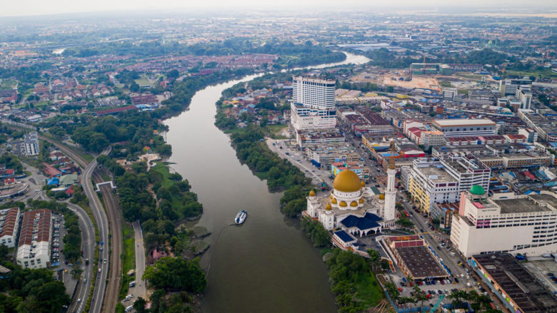 Interceptor im Klang River, Malaysia. © The Ocean Cleanup