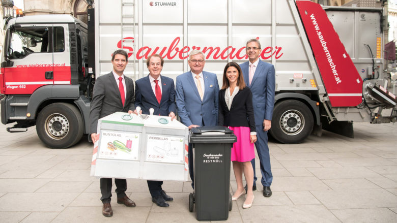 Ralf Mittermayr (Saubermacher), Hans Roth (Saubermacher), Alfred Riedl (Präsident Österreichischer Ge- meindebund), Maria Zesch (Magenta Telekom) und Haymo Schöner (Austria Glas Recycling). © AG/APA-Fotoservice/Hörmandinger