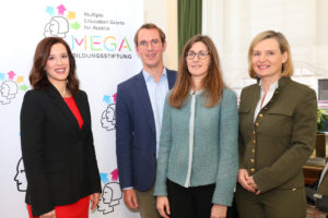 Mariella Schurz (Generalsekretärin B&C Privatstiftung), Andreas Lechner (Generalsekretär MEGA Bildungsstiftung), Sonja Zimmermann (MEGA Vorstandsmitglied), Erna Nairz-Wirth (Mitglied MEGA-Jury, Leiterin der Abteilung für Bildungswissenschaft an der WU Wien). © MEGA Bildungsstiftung/APA-Fotoservice/Schedl