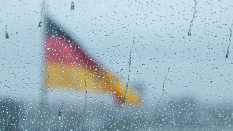 Deutschlandfahne vom Reichstag aus. © Photo by Francesco Luca Labianca on Unsplash