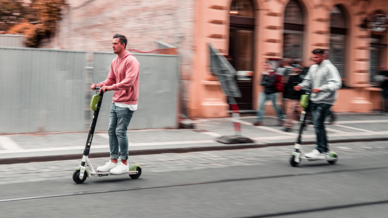 Lime-Nutzer am Rollen. © Photo by Marek Rucinski on Unsplash