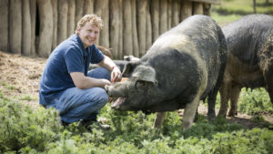 Norbert Hackl und seine Sonnenschweine © Thermenland Steiermark