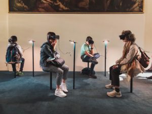 VR-Brillen im Museum. © Photo by Lucrezia Carnelos on Unsplash