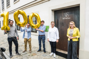 Die Storebox-Gründer mit Wirtschaftsministerin Margarete Schramböck. © Storebox