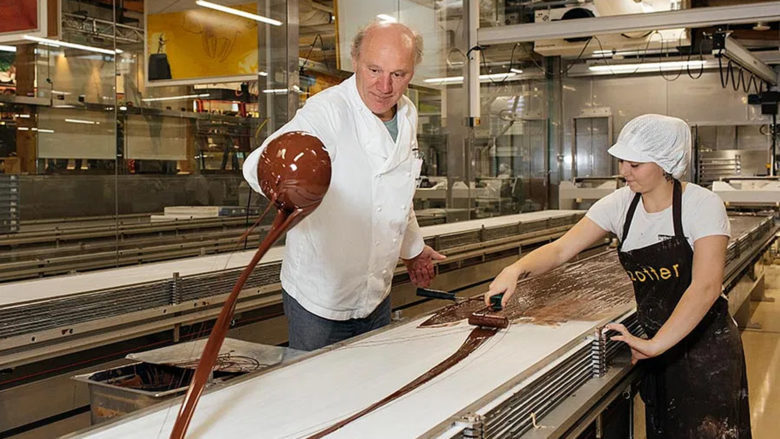 Josef Zotter in der Schokolade-Fabrik. © Zotter