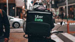 Botenfahrer für Uber Eats. © eggbank on Unsplash