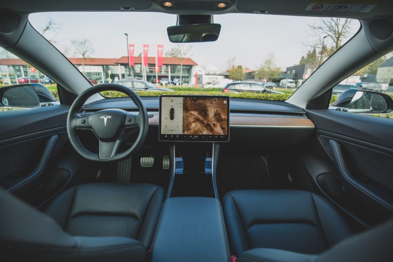 Tesla Model 3 von innen. © Bram Van Oost on Unsplash