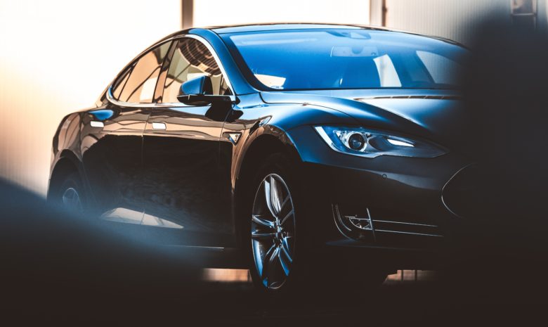 Elektroauto Tesla. © Taneli Lahtinen on Unsplash